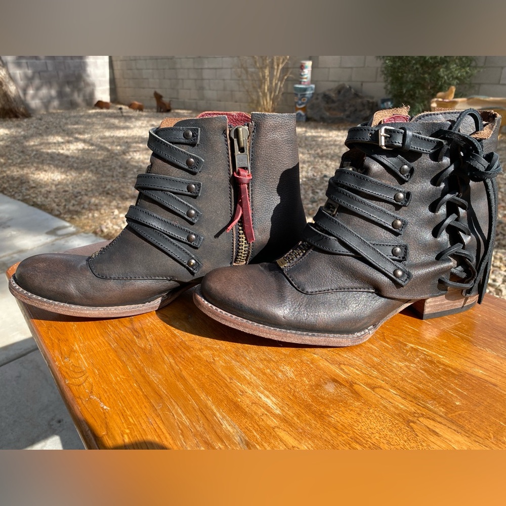 Freebird by Steven Limerick distressed black